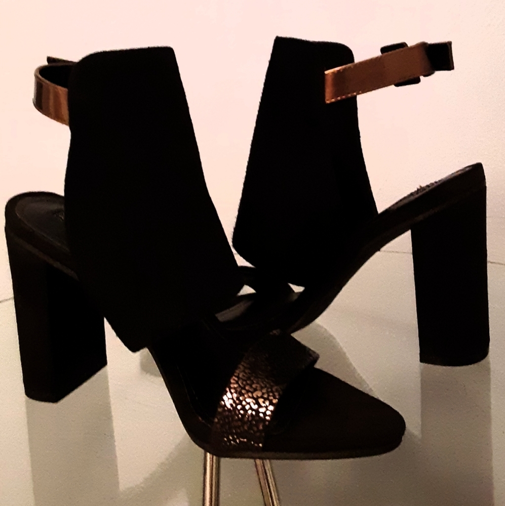 Kenneth Cole Reaction Tart Trob Sandal